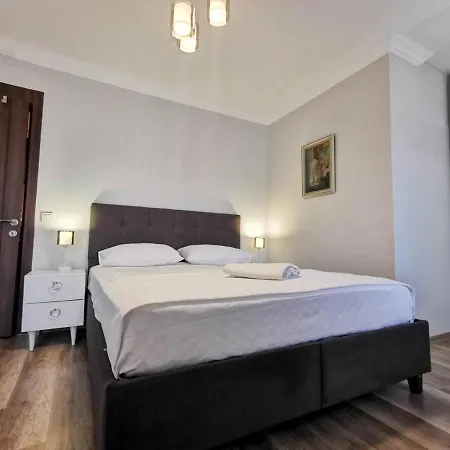 Center,4+1,terrace,sea-mountain View,2 Wc *